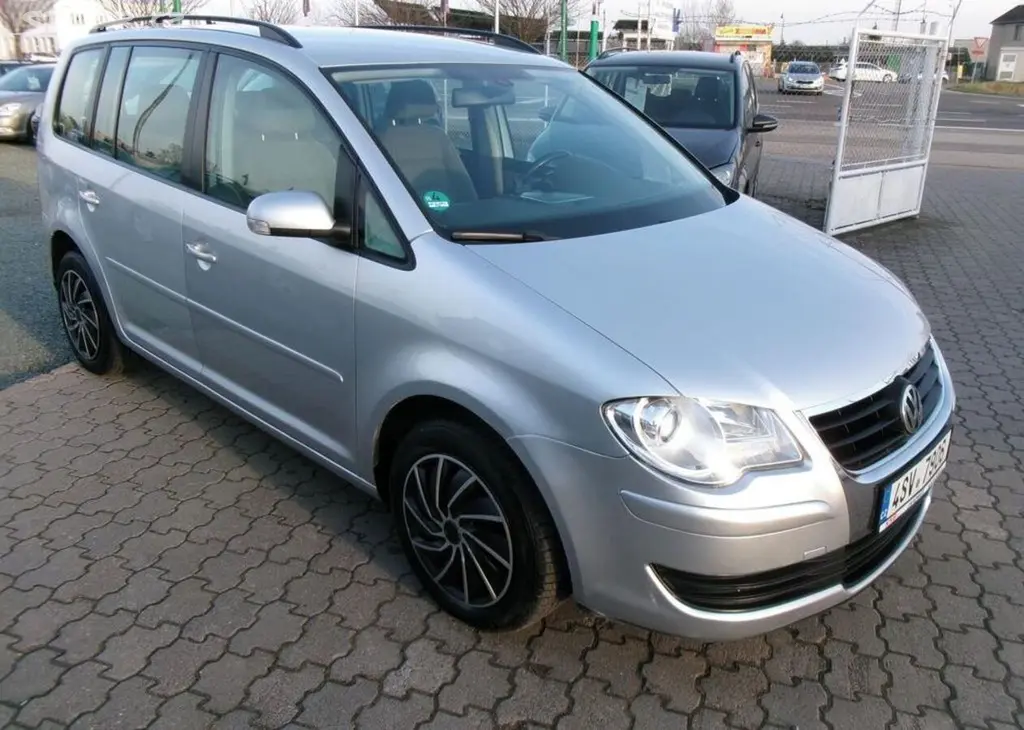 Volkswagen Touran 2.0TDi 103kw,serviska nafta
